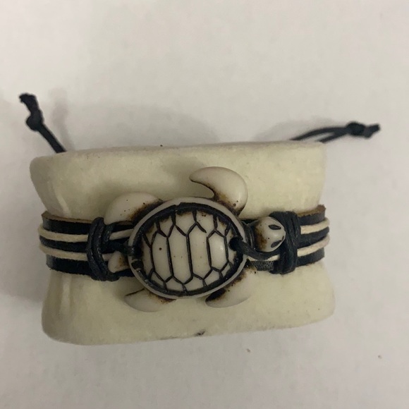 Bracelet - Picture 1 of 2